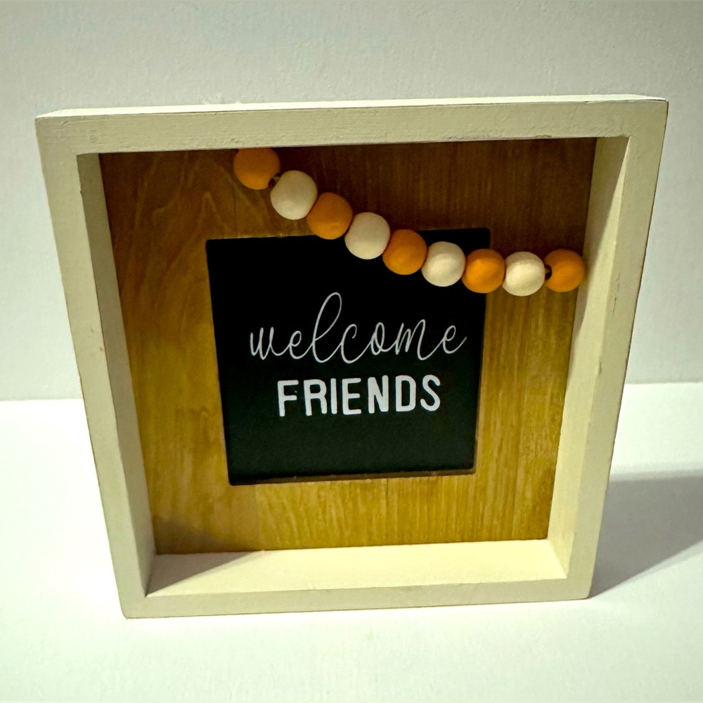 NWT-Fall Decor Standing Shelf Or Wall “WELCOME FRIENDS” Sign.🍁🍂🎃